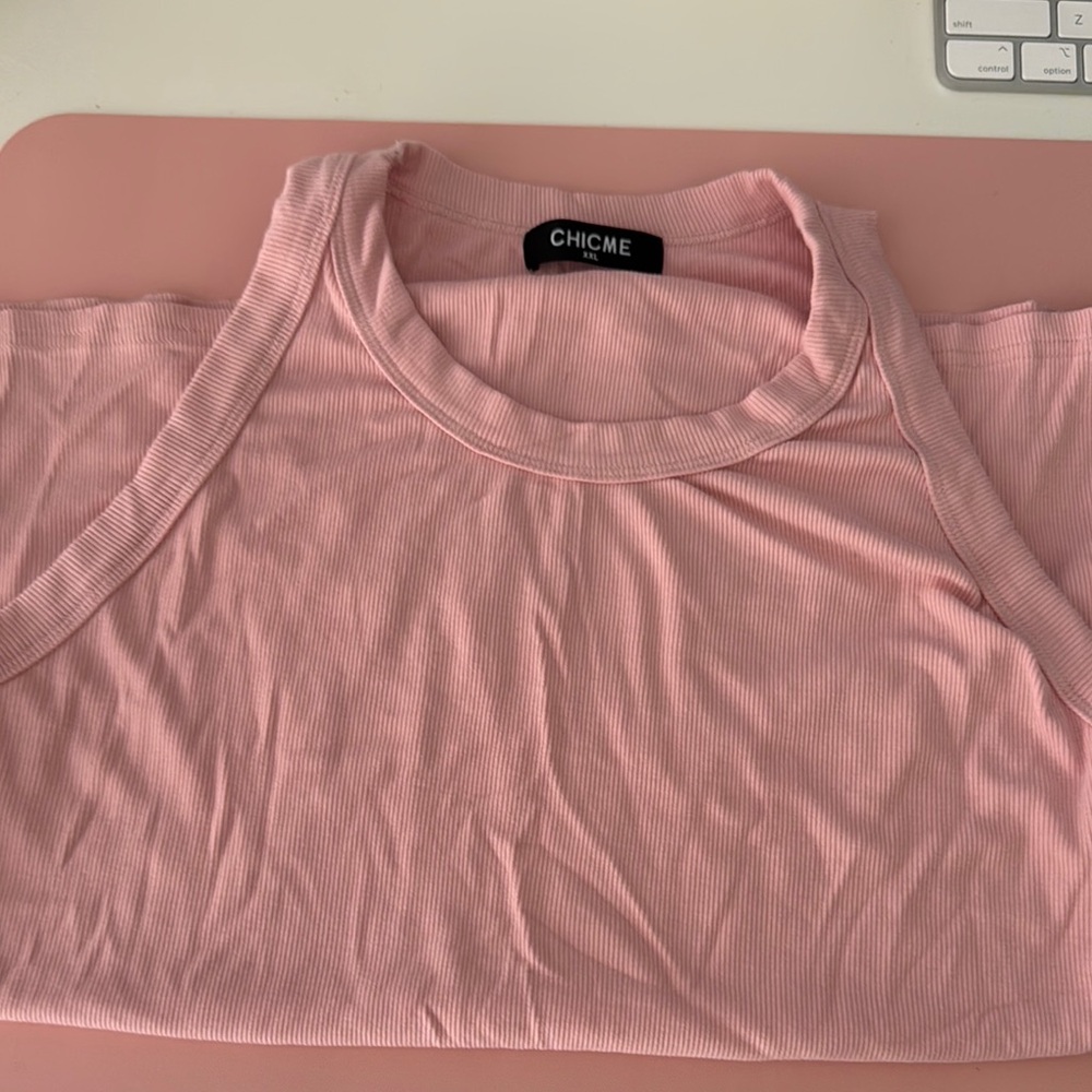 Chic Pink Athletic Tank Top with Crew Neck